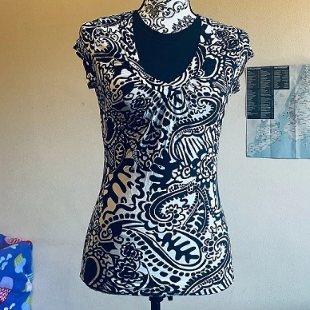 Abstract pattern black & white shirt H&M - Picture 2 of 4